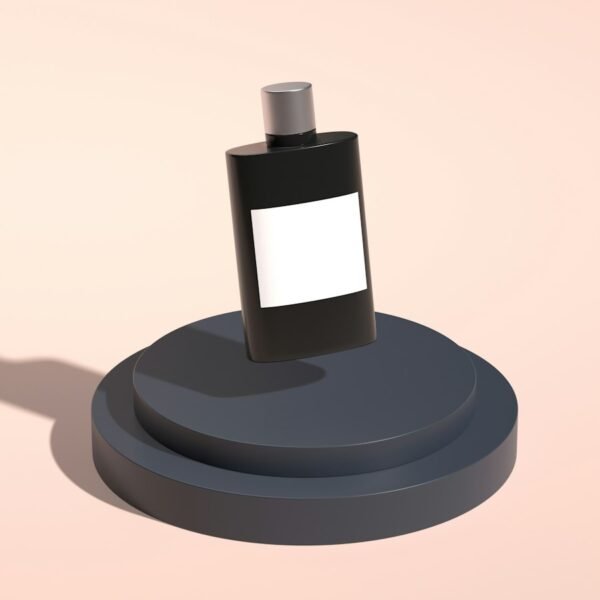زجاجة عطر داكنة على منصة عرض